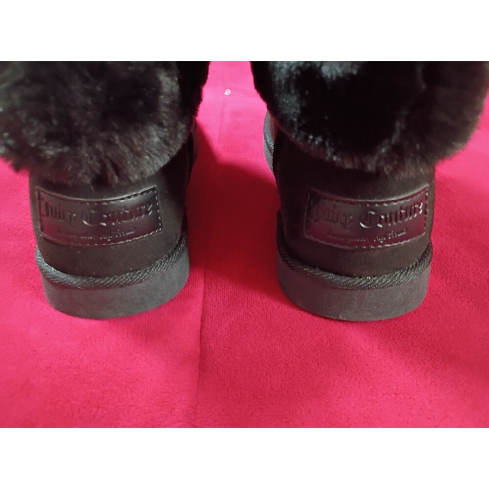 These black Juicy Couture Kursive cold weather boots feature cozy faux fur cuff - Picture 4 of 6